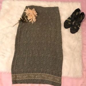 Long skirt w side slit